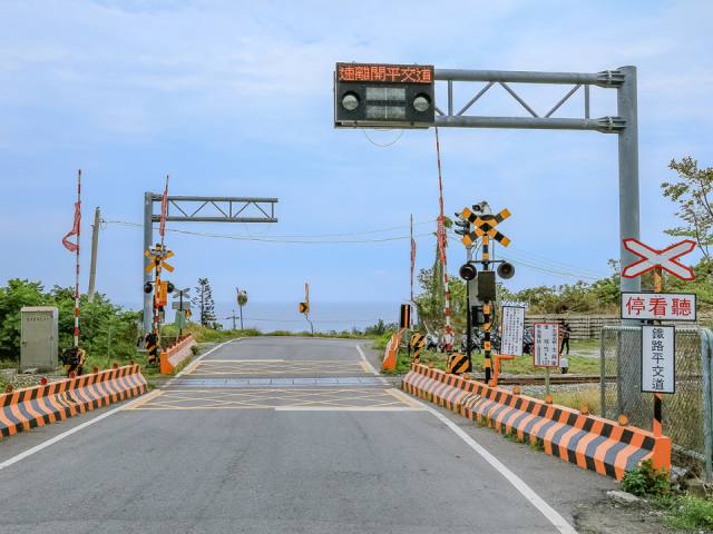 台東櫻木平交道:鐵路平交道與道路